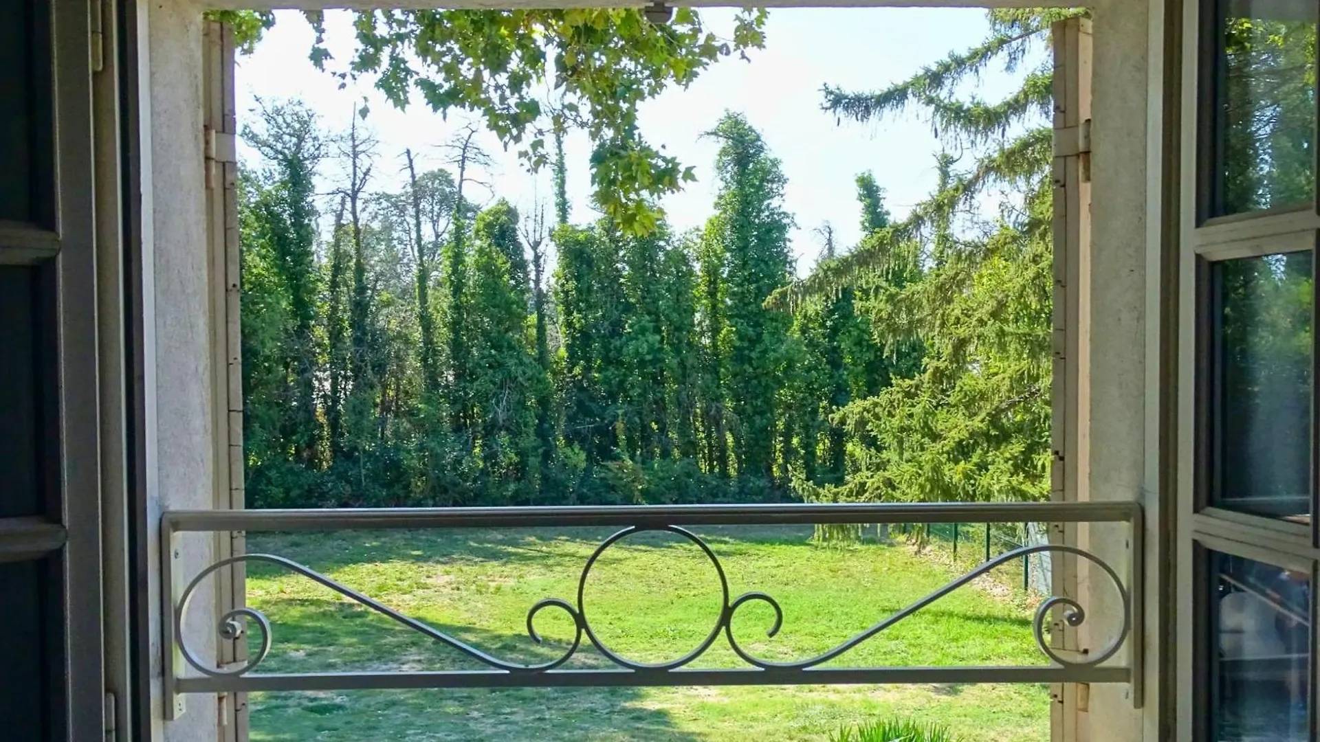 Logement Charme Provencal Cabannes 0*,